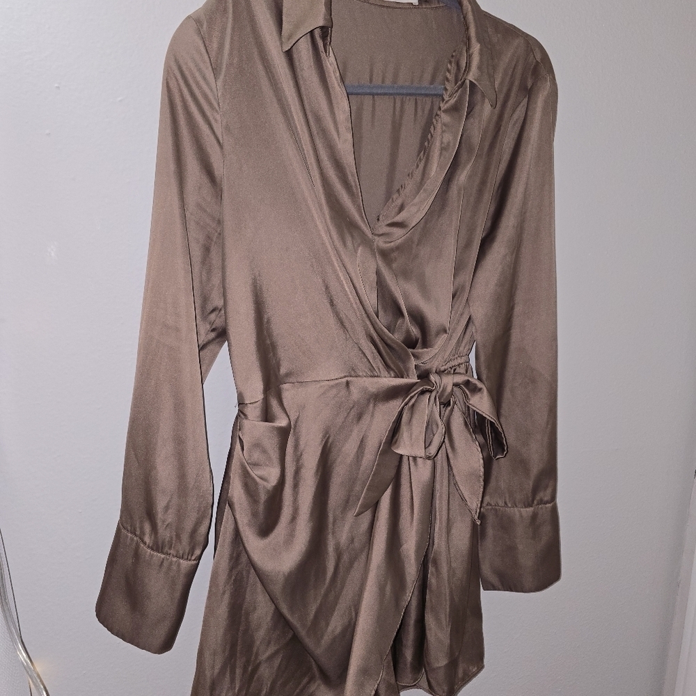 Mustard Seed Satin Wrap Romper Brown Long Sleeve Tie Waist Soft Glam Size L - Picture 2 of 5